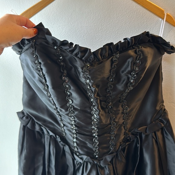 Vintage Flirtations by Alfred Angelo strapless dress - Picture 4 of 6